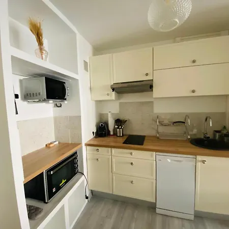 La Cassy - Sleep In *